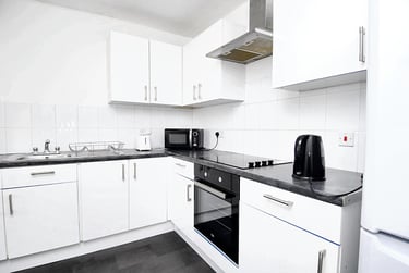 3 bed flat, 6 Lockyer Road,, Peverell, Plymouth, PL34RL - Image 1